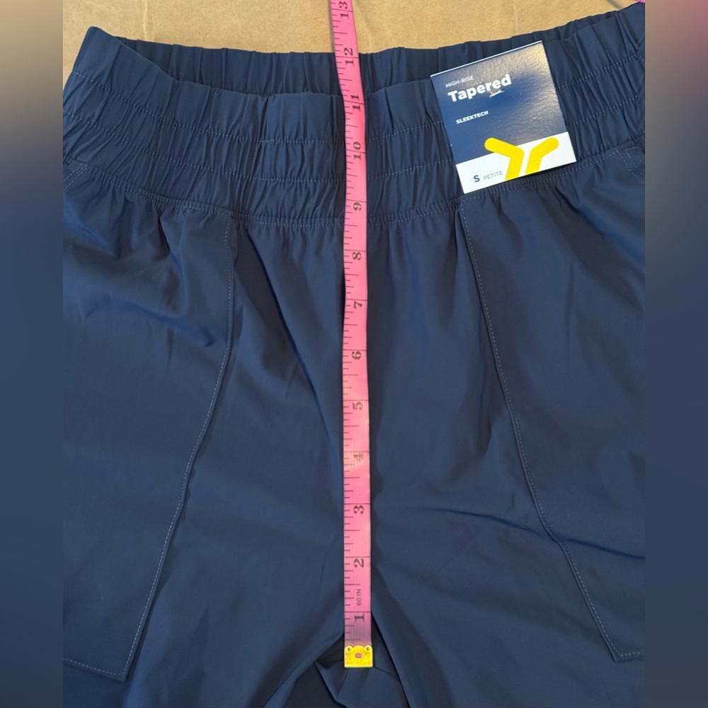 Old Navy High Rise Tapered SleekTech Go-Dry Small Petite - Picture 8 of 9